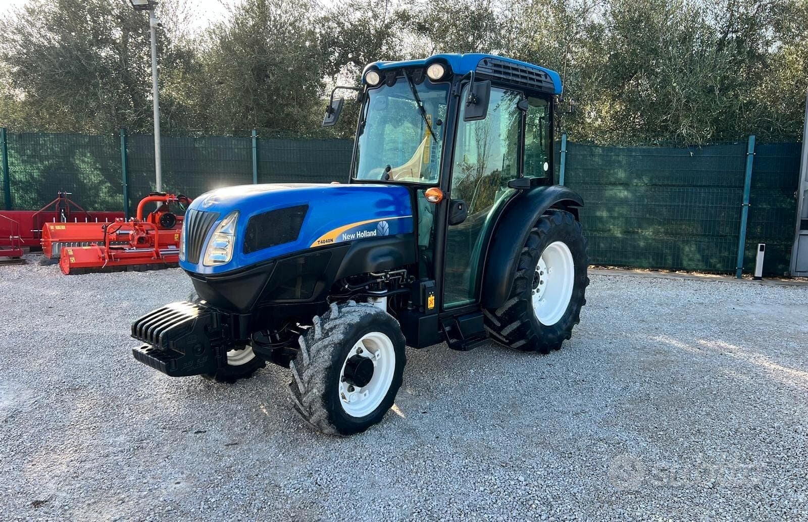 New Holland T4040 N usato null